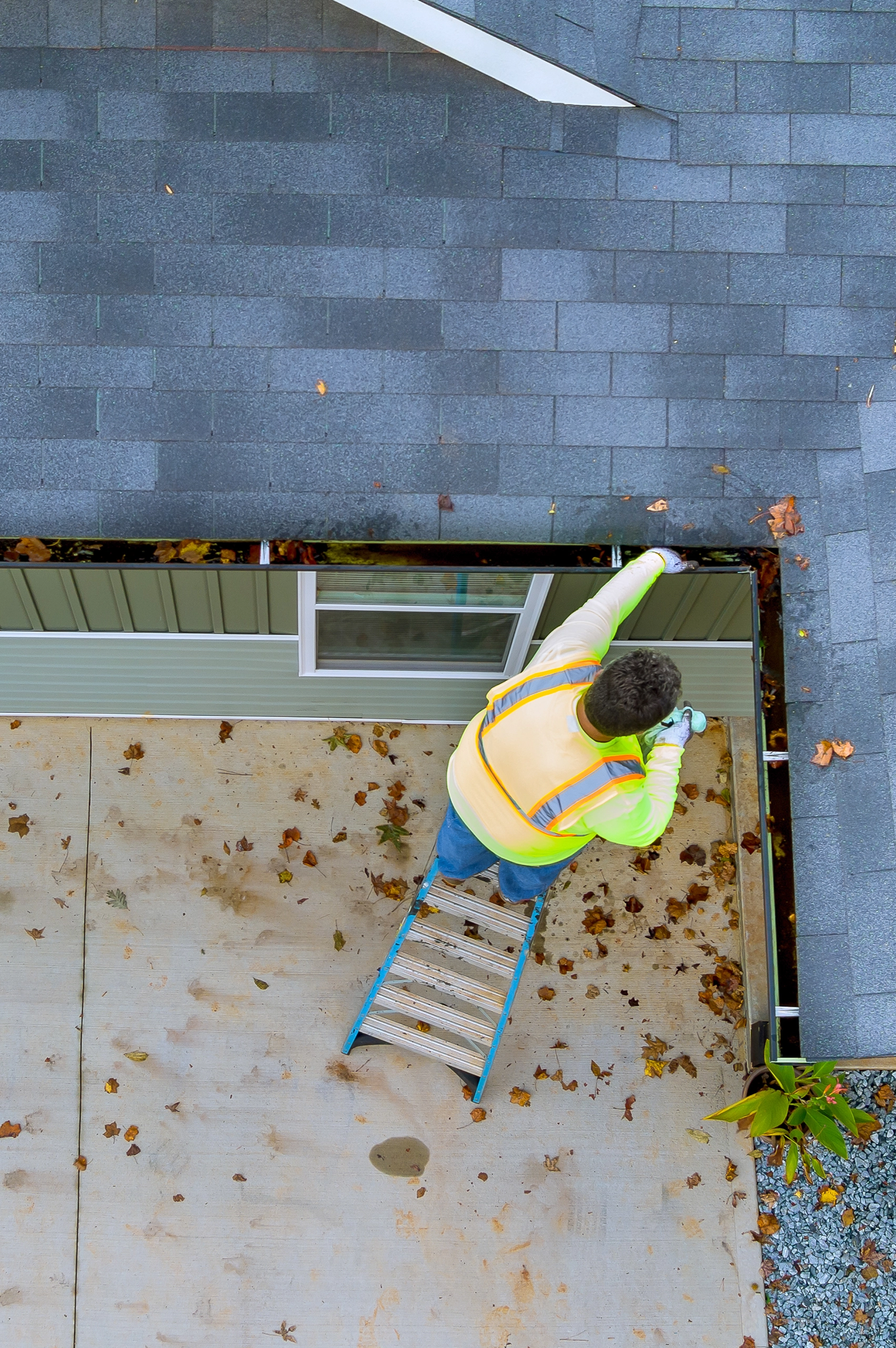 roofer cleaning gutters